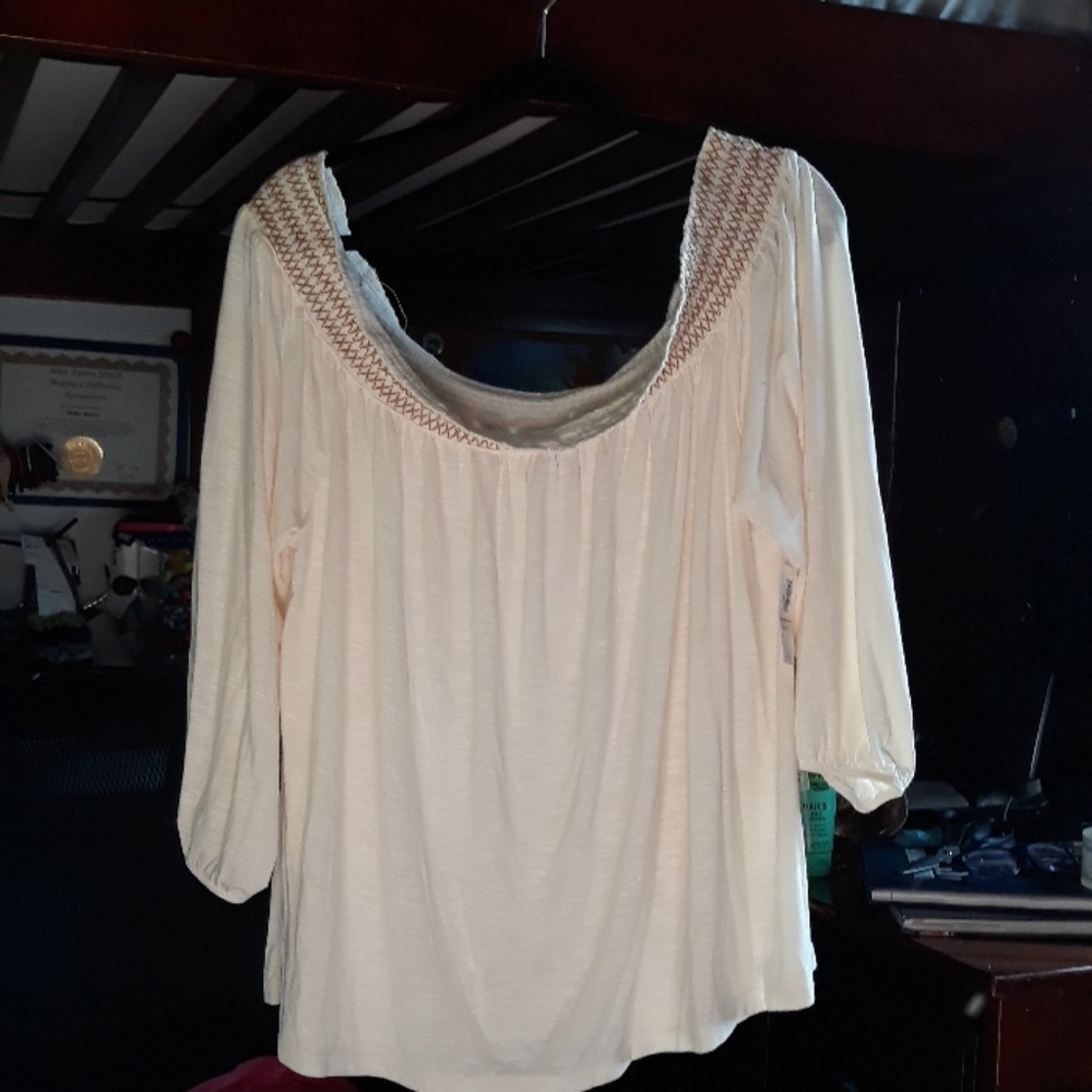 Brand new Old Navy off-the-shoulder top